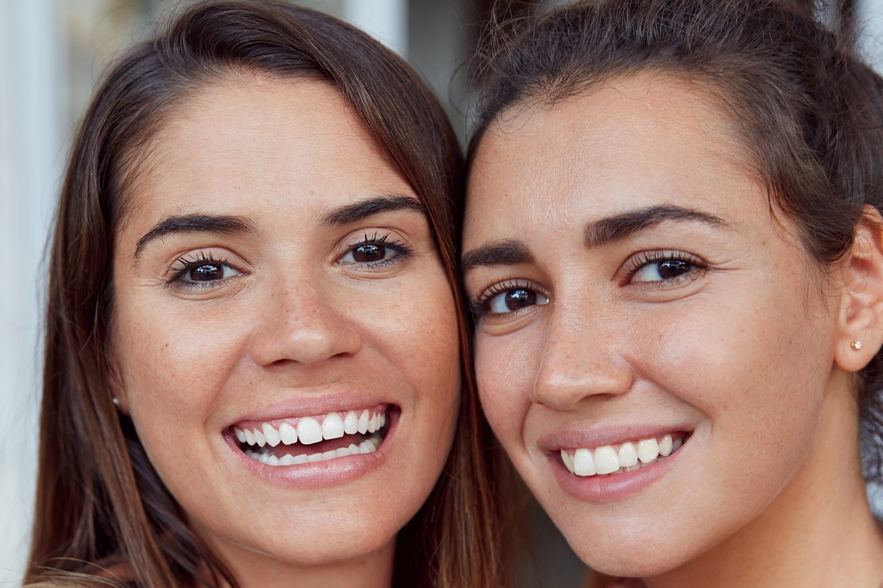 Cómo mantener tus dientes blancos y brillantes - Clínica Dental La Merced